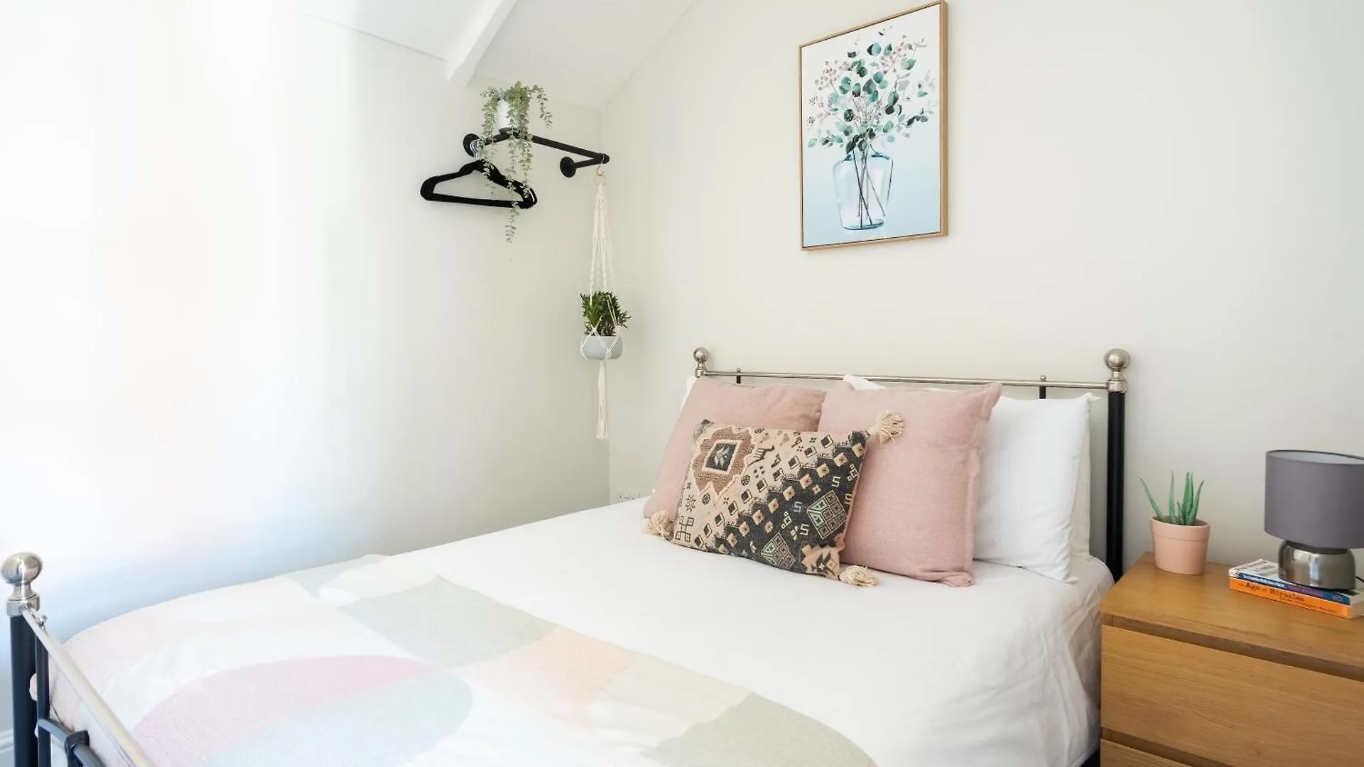 Howard Gardens - 1 Bedroom Apartment In Cardiff City Centre 0*,  영국