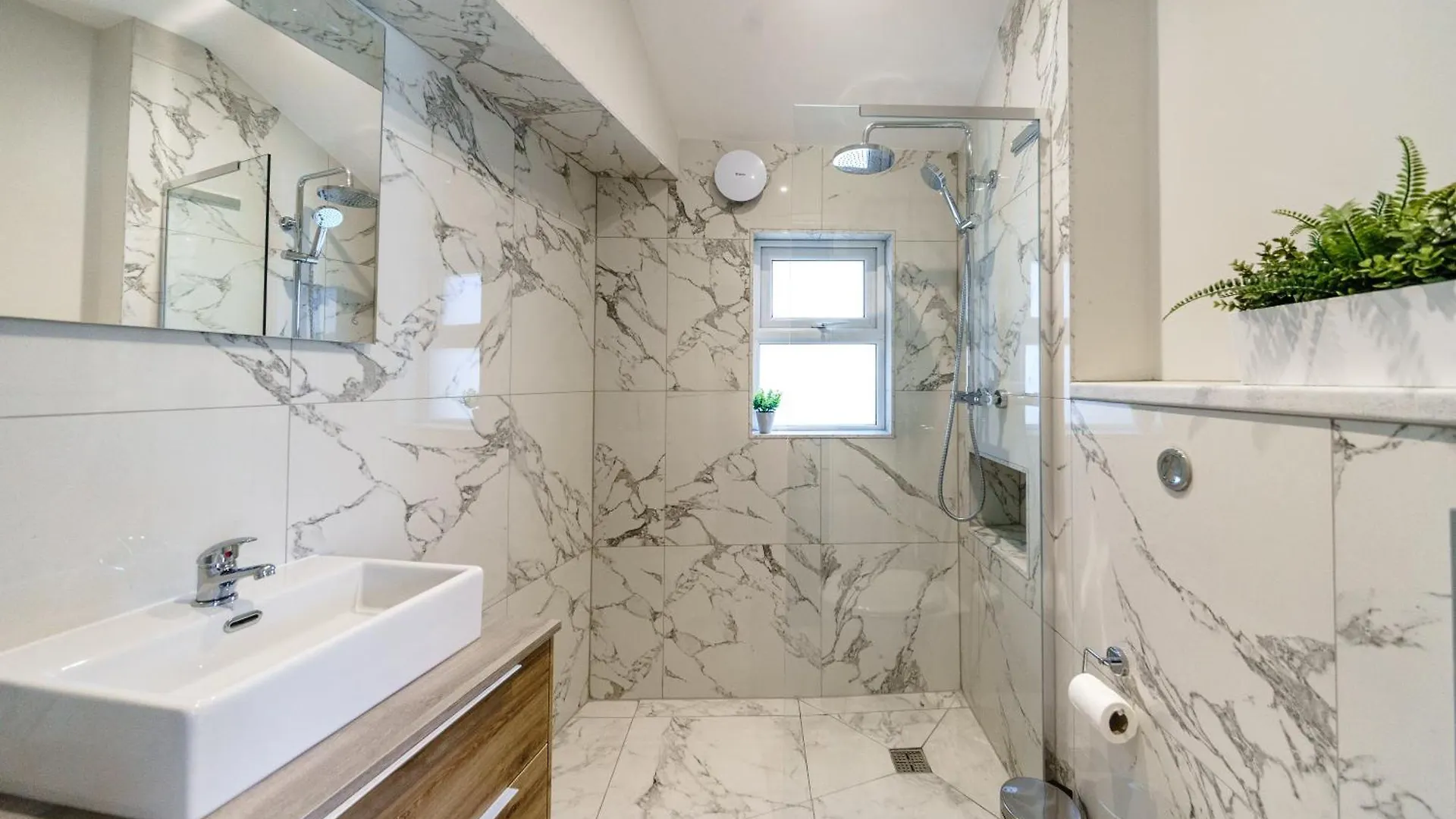 Howard Gardens - 1 Bedroom Apartment In Cardiff City Centre 영국