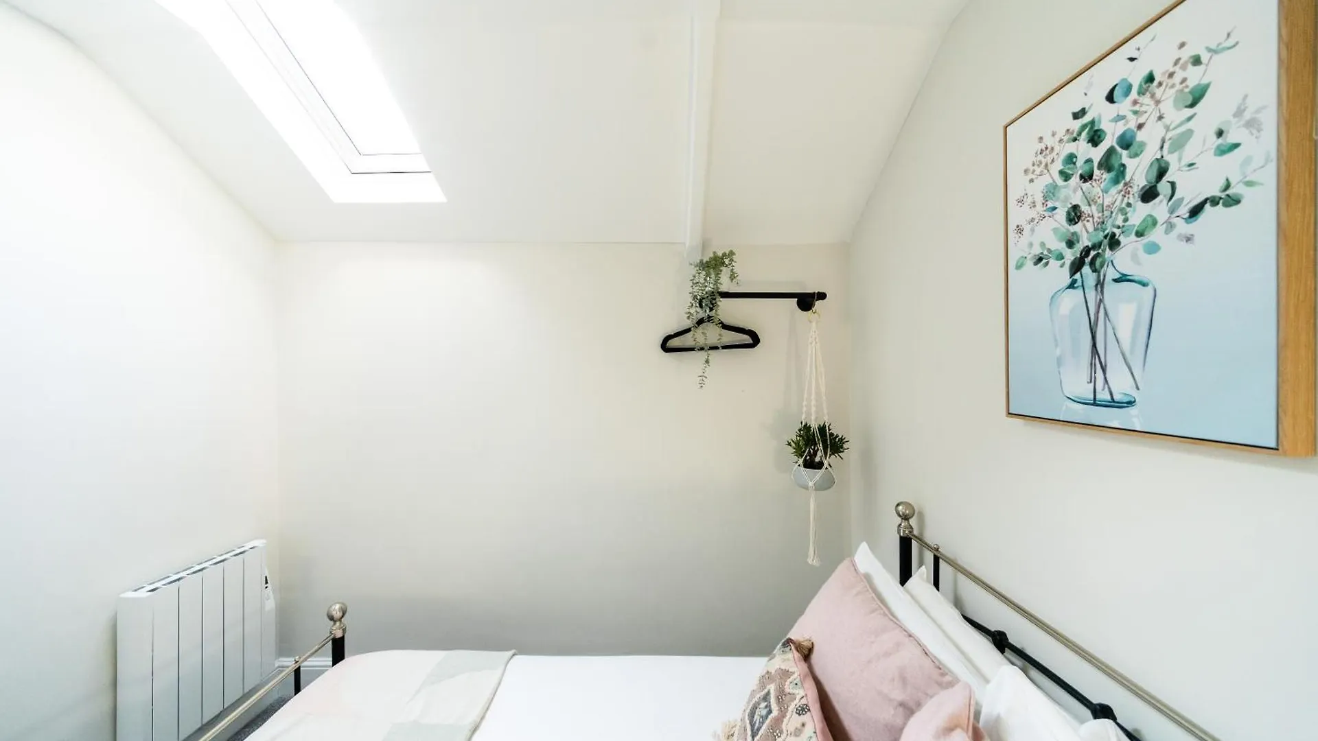 Howard Gardens - 1 Bedroom Apartment In Cardiff City Centre 0*,  영국